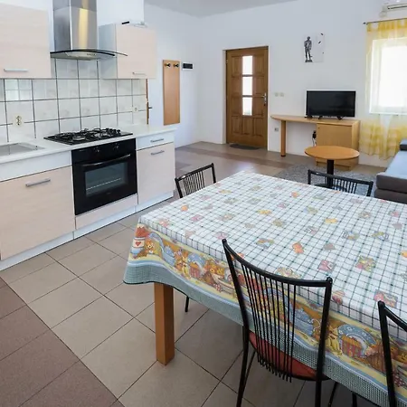 Goga Апартаменты Мали-Лошинь