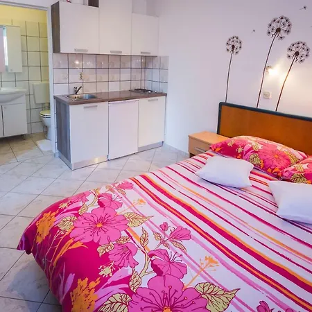 Апартаменты Goga Мали-Лошинь